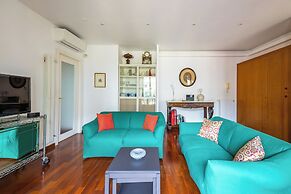 Colonna Classic Style Apartment