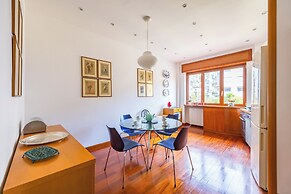 Colonna Classic Style Apartment