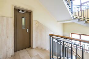 Colonna Classic Style Apartment