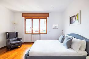 Colonna Classic Style Apartment