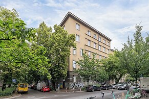 Family Apartment in Center by Renters