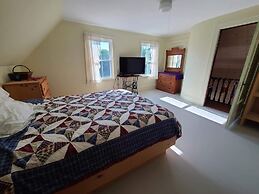 Meta Goldin Farmhouse - Meadow!