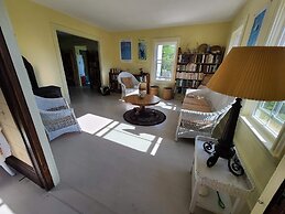 Meta Goldin Farmhouse - Meadow!