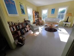 Meta Goldin Farmhouse - Meadow!