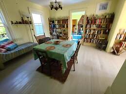 Meta Goldin Farmhouse - Meadow!