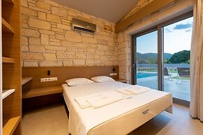 Terra Petra Luxury Villas - Gaia Villa