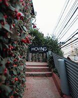 Moving Hostel Travel Bar