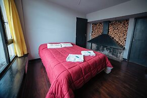 Moving Hostel Travel Bar