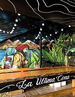 Moving Hostel Travel Bar