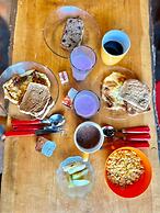 Moving Hostel Travel Bar