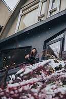 Moving Hostel Travel Bar