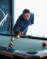 Moving Hostel Travel Bar