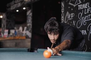 Moving Hostel Travel Bar