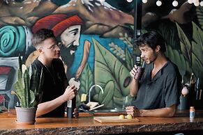 Moving Hostel Travel Bar