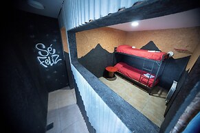 Moving Hostel Travel Bar