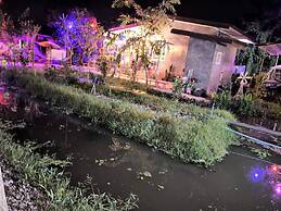 Toraneethai Homestay Amphawa