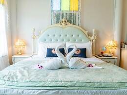 RoomQuest Baan Khun Phra The Iconic