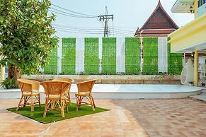 RoomQuest Baan Khun Phra The Iconic