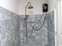 RoomQuest Baan Khun Phra The Iconic