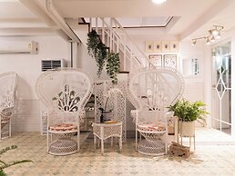 RoomQuest Baan Khun Phra The Iconic