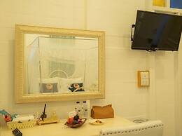 RoomQuest Baan Khun Phra The Iconic