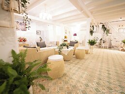 RoomQuest Baan Khun Phra The Iconic