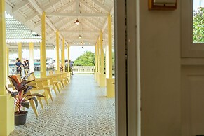 RoomQuest Baan Khun Phra The Iconic