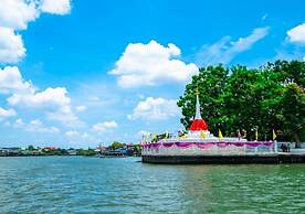 RoomQuest Baan Khun Phra The Iconic