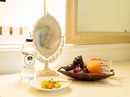 RoomQuest Baan Khun Phra The Iconic