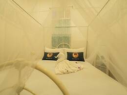 RoomQuest Baan Khun Phra The Iconic