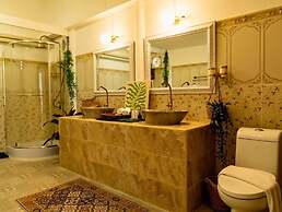 RoomQuest Baan Khun Phra The Iconic