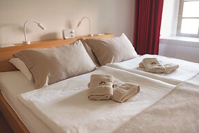 Rooms & Apartments Podsreda Castle