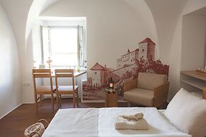 Rooms & Apartments Podsreda Castle