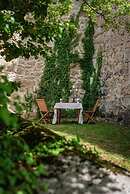 Rooms & Apartments Podsreda Castle