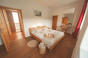 Rooms & Apartments Podsreda Castle