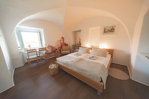 Rooms & Apartments Podsreda Castle