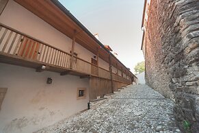 Rooms & Apartments Podsreda Castle