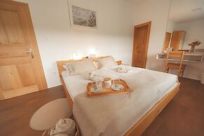 Rooms & Apartments Podsreda Castle