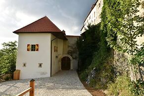 Rooms & Apartments Podsreda Castle