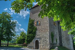 Rooms & Apartments Podsreda Castle