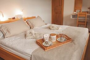 Rooms & Apartments Podsreda Castle