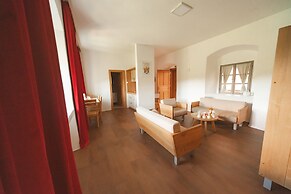 Rooms & Apartments Podsreda Castle