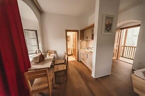 Rooms & Apartments Podsreda Castle