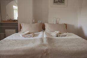 Rooms & Apartments Podsreda Castle