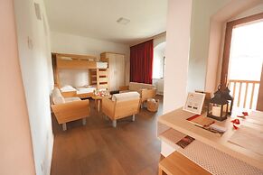 Rooms & Apartments Podsreda Castle