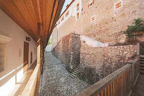 Rooms & Apartments Podsreda Castle