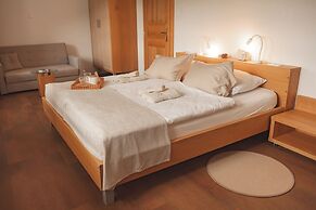 Rooms & Apartments Podsreda Castle