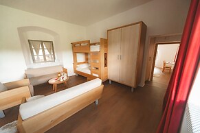 Rooms & Apartments Podsreda Castle