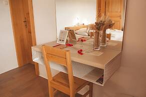 Rooms & Apartments Podsreda Castle