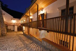Rooms & Apartments Podsreda Castle